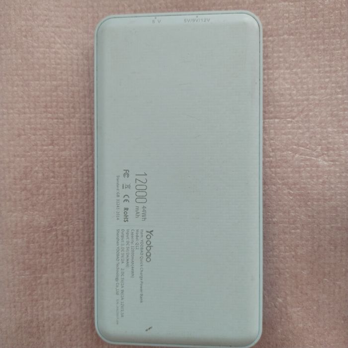 Телефон htc,повербанк.