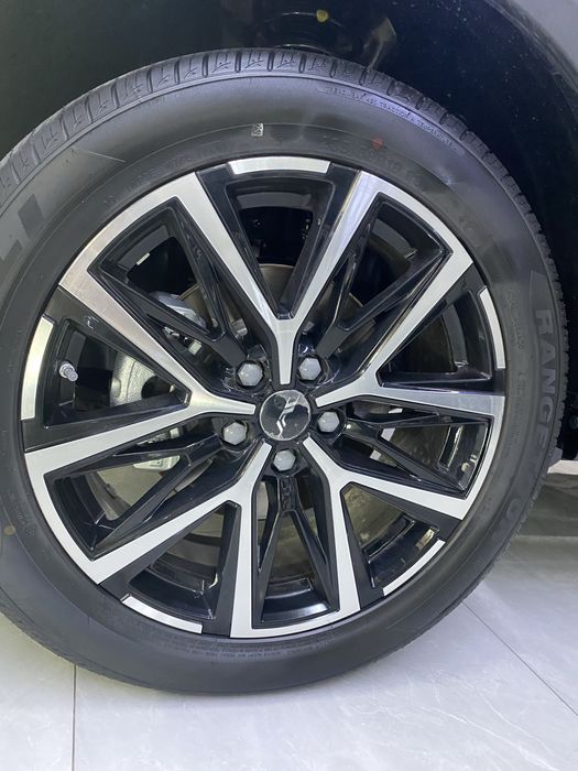 JAC JS 8 оилавий 7 кишилик замонавий кросовер