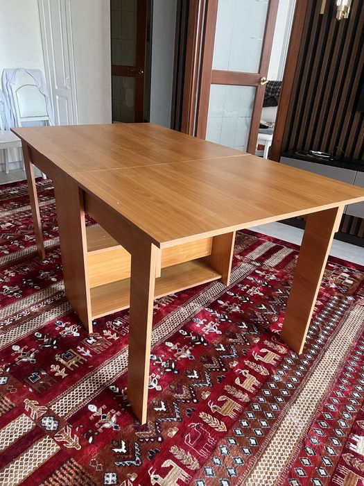 Продам стол книжку