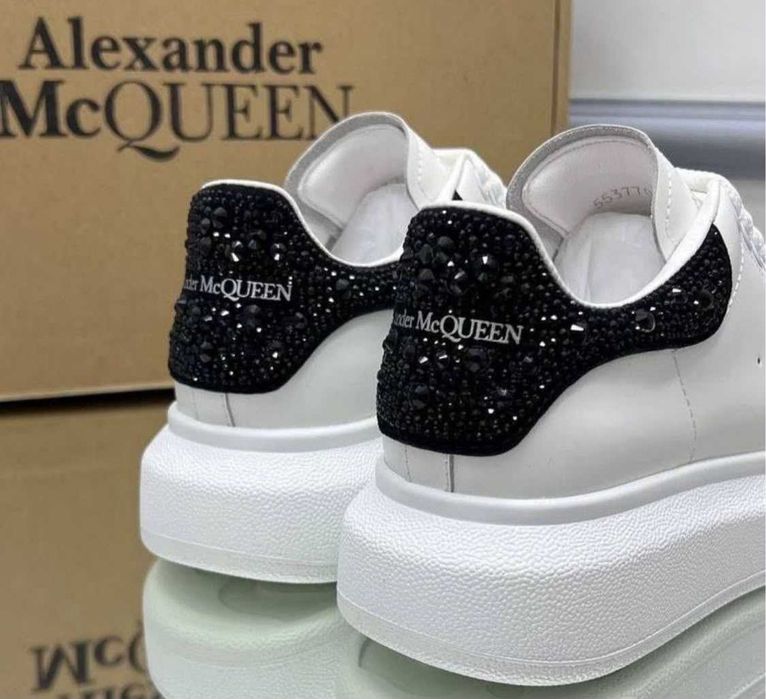 Adidasi Alexander Mcqueen Crystal cu pietricele crystals negri-albi piele naturala