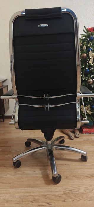 Кресло офисное (кресло руководителя)