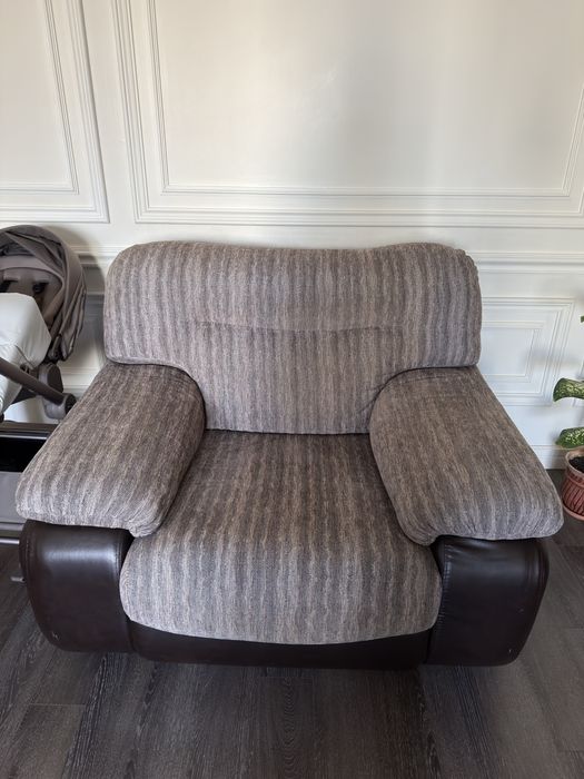 Диван с двумия креслами