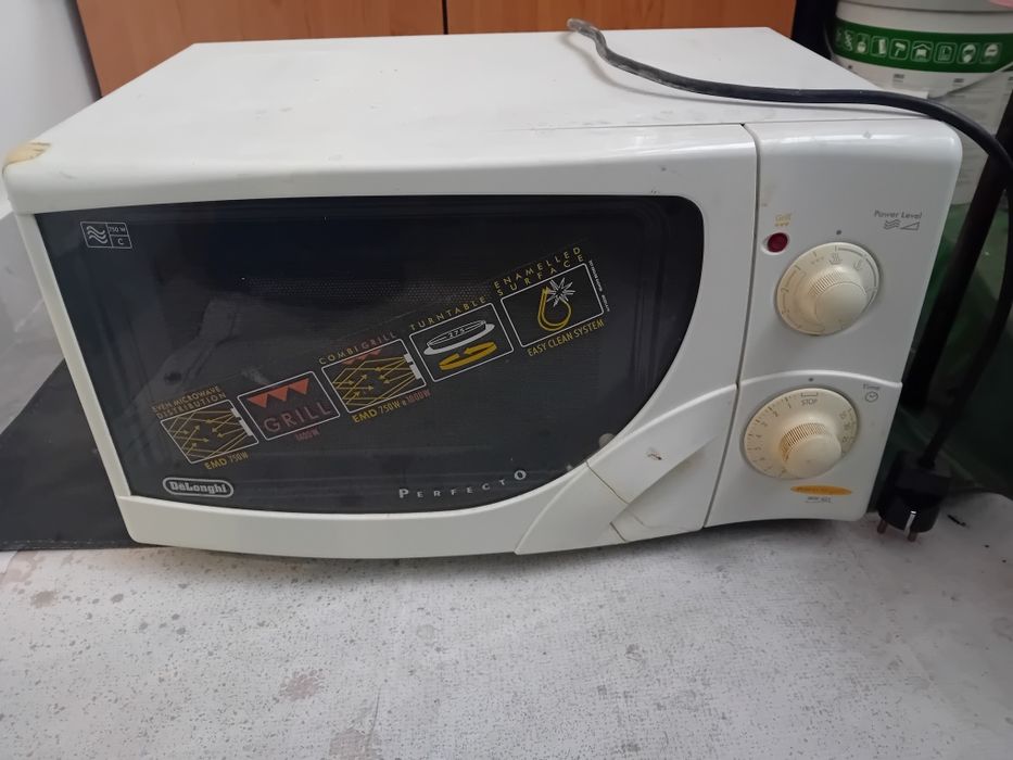 Микровълнова фурна с грил Delonghi