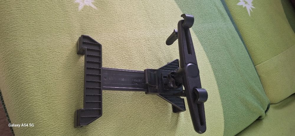 Стойка за таблет за автомобил