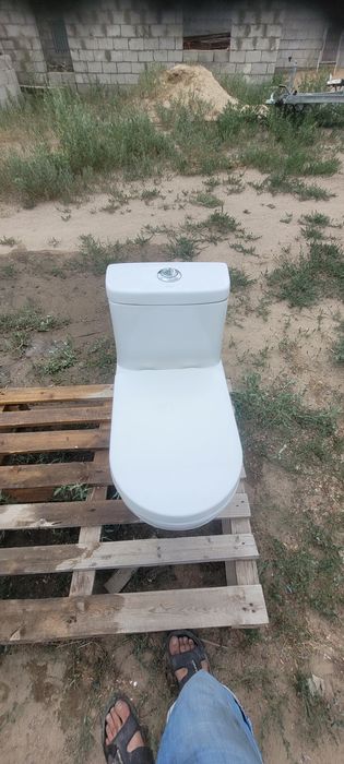 Продам унитаз монолит