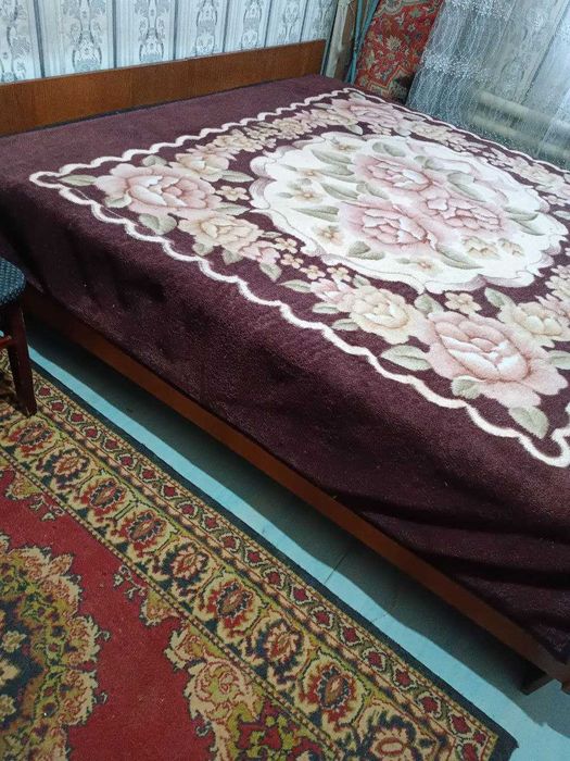 Две кровати с ортопедическими матрасами.