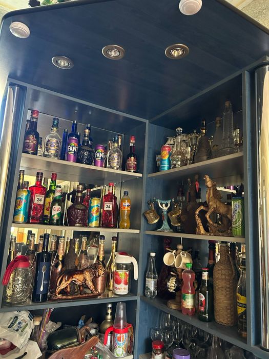 Bar pentru living din lemn masiv