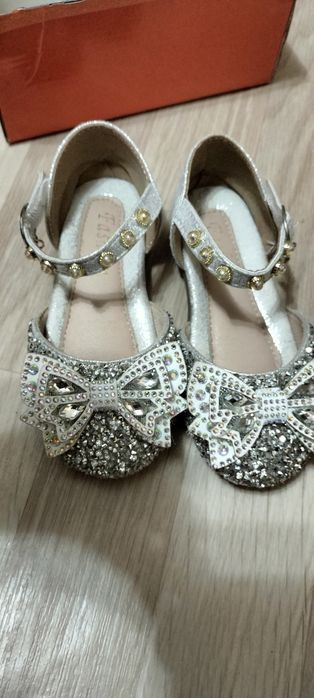 Продам детскую обувь