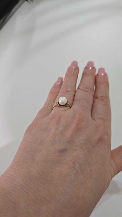 Продается золотое кольцо .