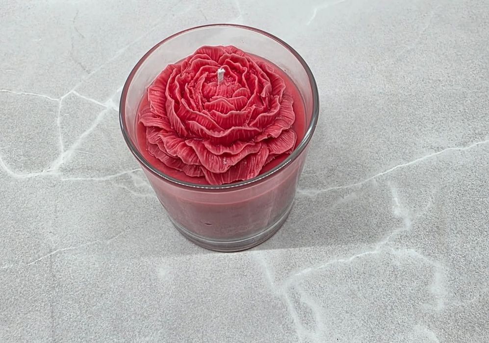 Соеви свещи в чаша