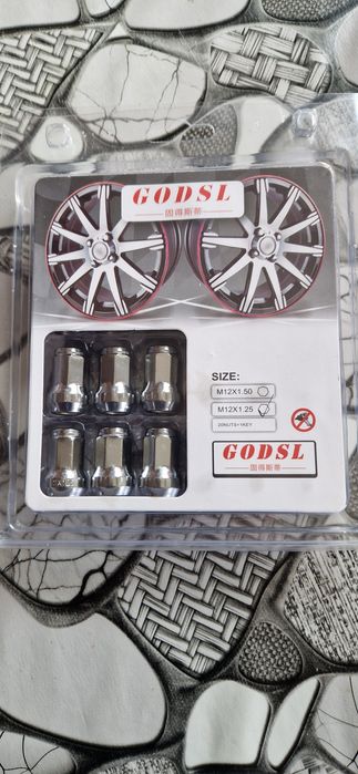 НОВ Комплект гайки за джанти 20бр.