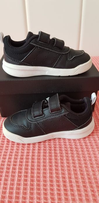 Детски маратони Adidas 22 номер (13см.)