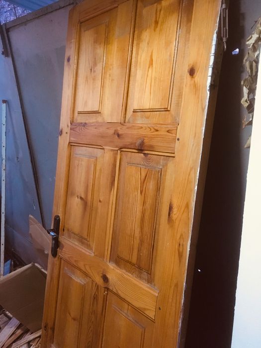 Дверь деревянная б/у.