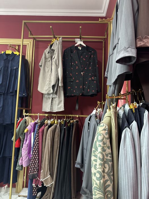 Дўкон ичидан жой  арендага бэрилади. Обиф, сумка,болалар кийимлари …