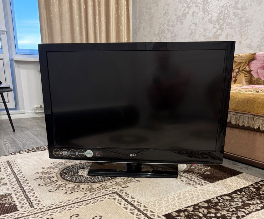 Телевизор LG 107 см. не смарт без интернета.