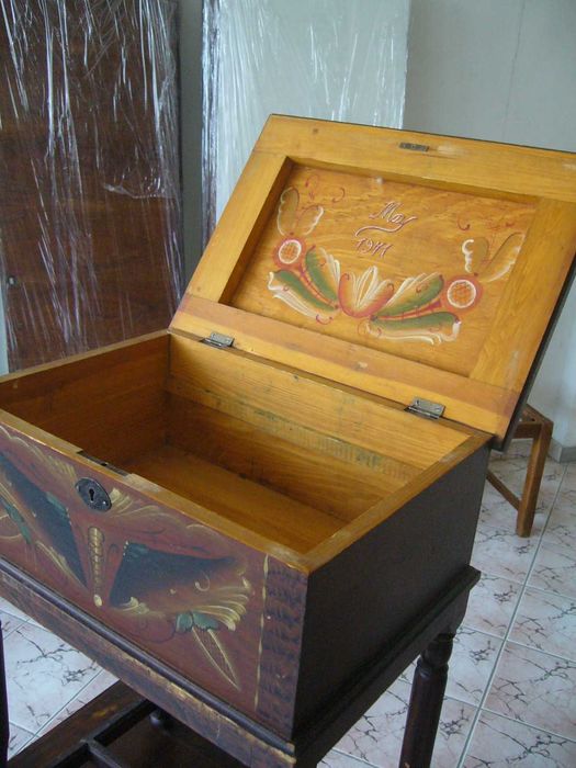 Старинни Нощни Шкафчета