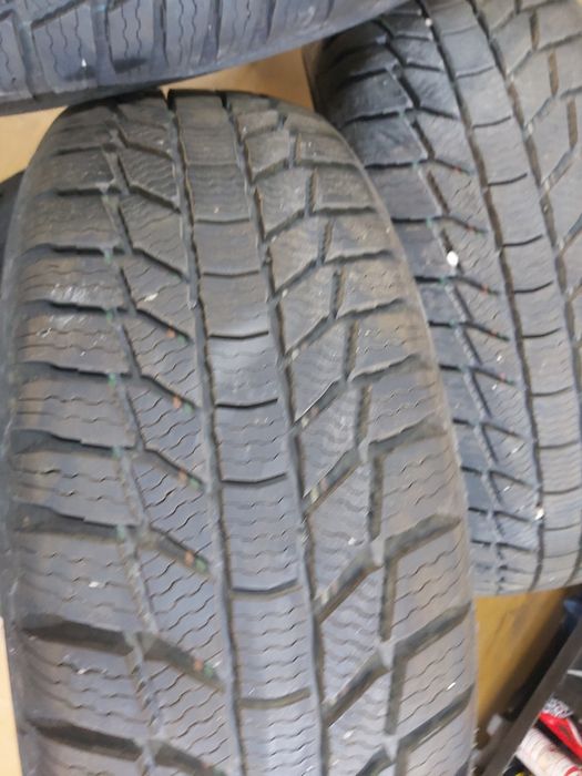 Зимни гуми за джип 215 65 16  дот.22 г.