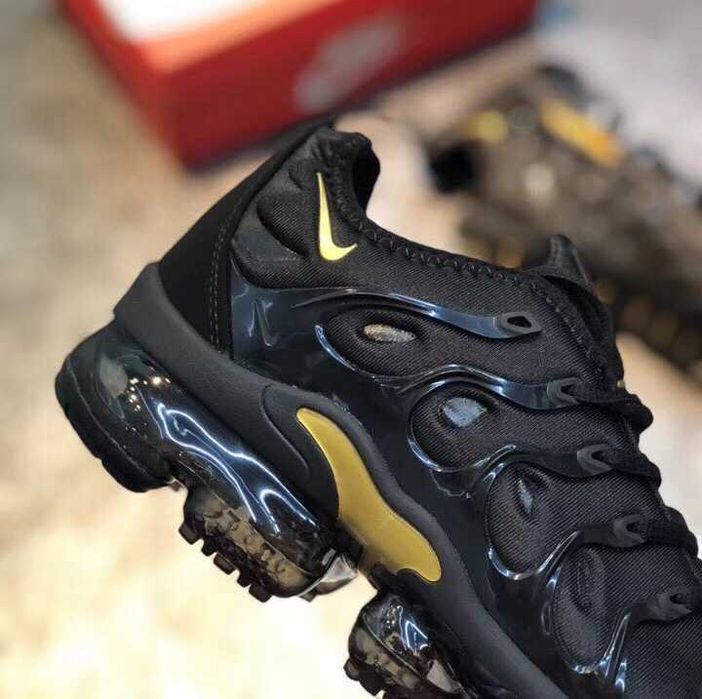 Оригинални маратонки Nike Air Vapormax TN Gold налични 43 номер