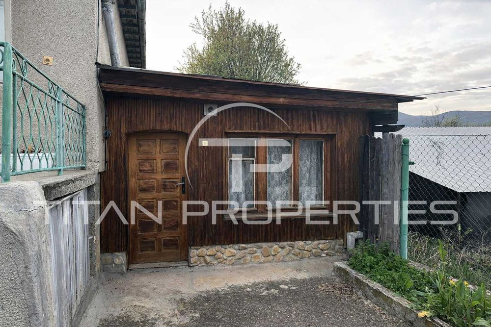 Къща за продажба в с. Чавдар