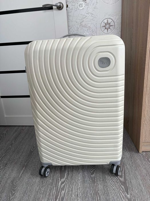 Продаем чемодан на колесах