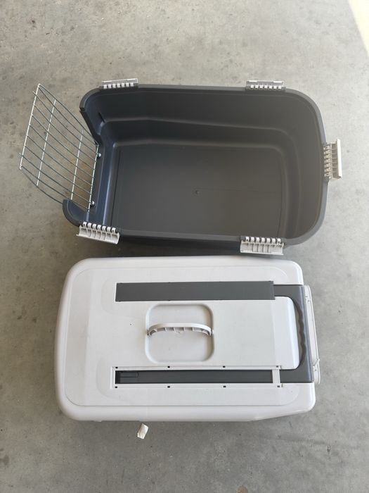 Кутия за кучета или котки