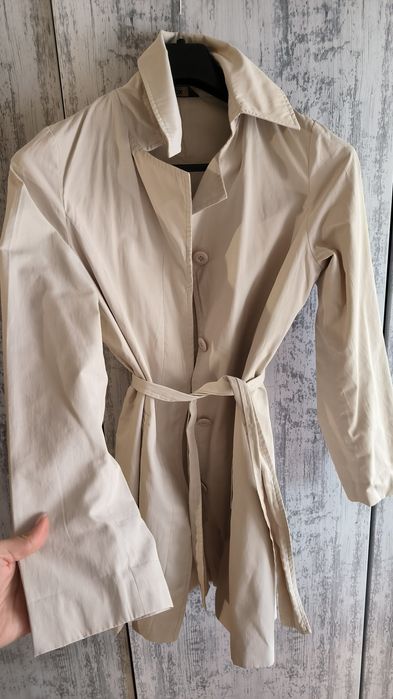 Дамски бежов тренчкот
