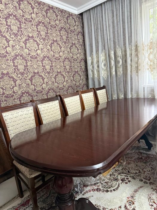 Продам стол для гостиной б/у