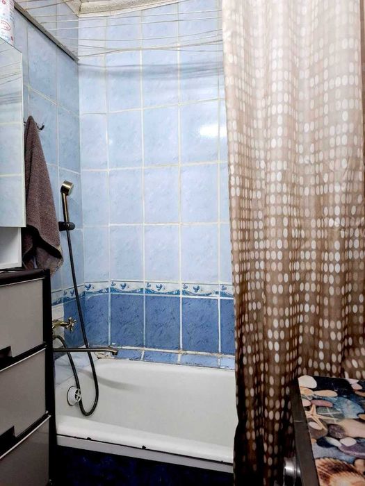 В продаже 2-комнатная с ремонтом.