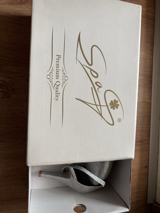 Дамски обувки на ток