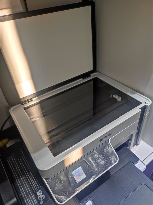 Printer m2120 Epson sotiladi, продам принтер черный белый