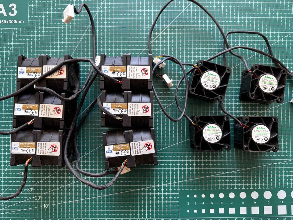 Ventilatoare server 40mm 12V - 4x simple la 0.66A / 6x duble la 1.75A
