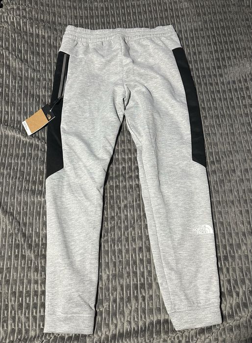чисто ново долнище The North Face с етикет