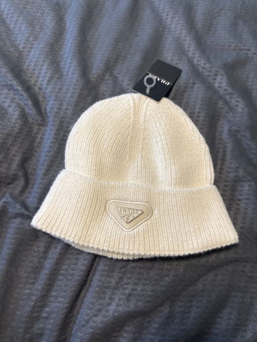 Caciula Prada alba Premium