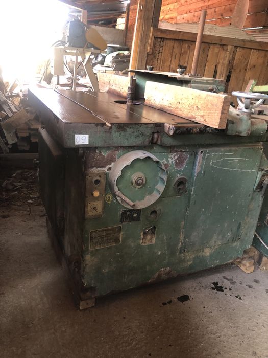 Masina de frezat cu freze cu coada FAS