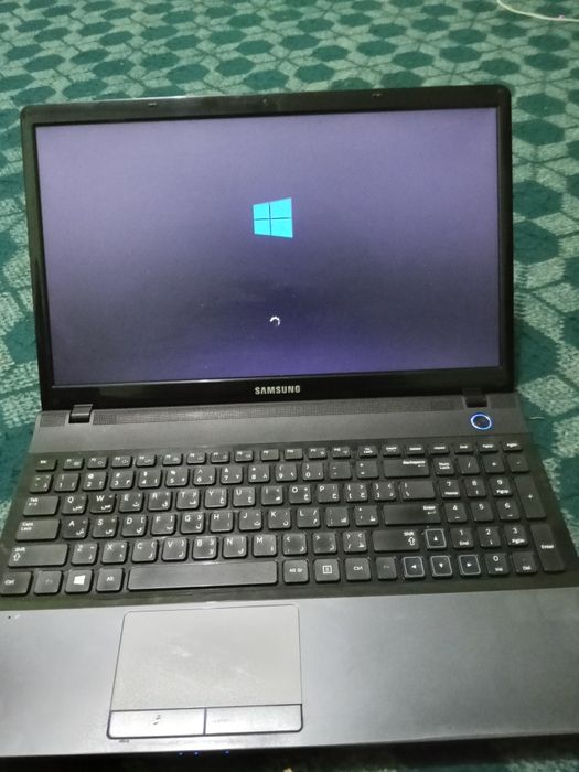 Samsung Notebuk sotiladi