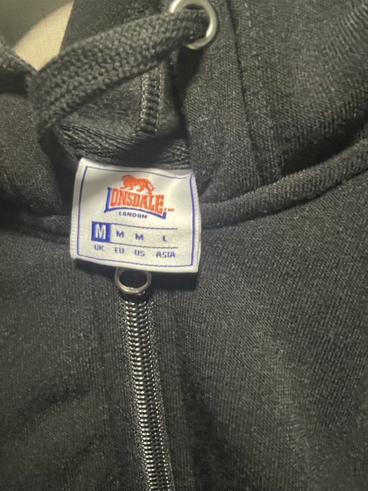 Суичър Lonsdale.