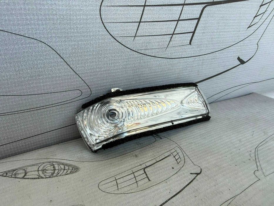 Semnalizare Oglindă Dreaptă Fiat Doblo 2010 / 2010-2022 Cod OEM 71765377 (5G2)