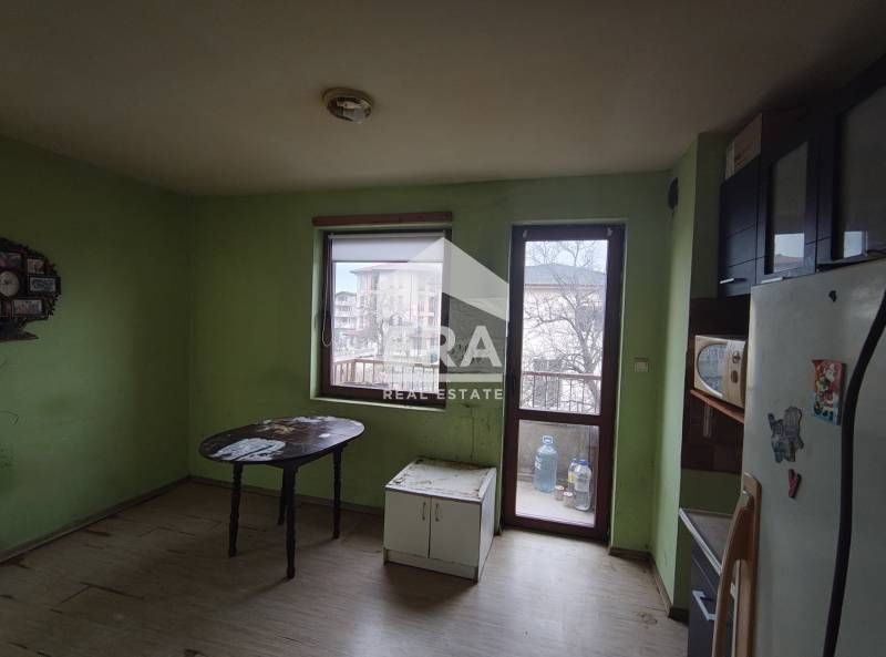 Едностаен ексклузивен апартамент за продажба, преустроен в двустаен, в