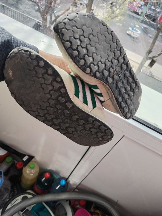 Vând adidași Nr 42