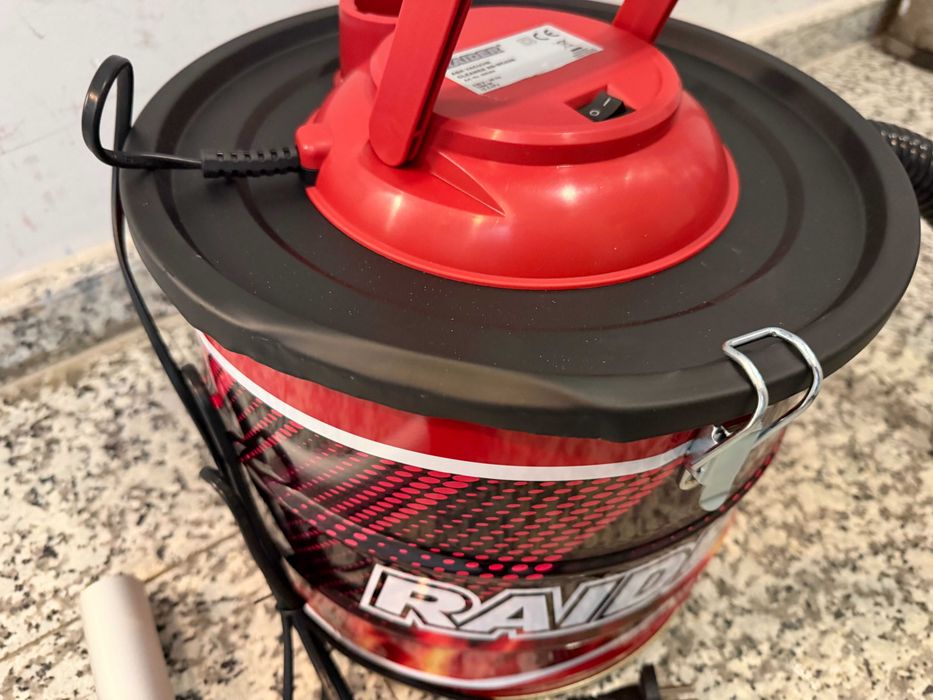 Прахосмукачка за пепел 1000W 18L RD-WC02N