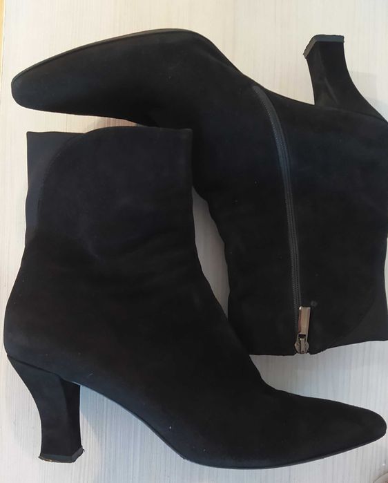 THIERRY RABOTIN черни велурени боти №40