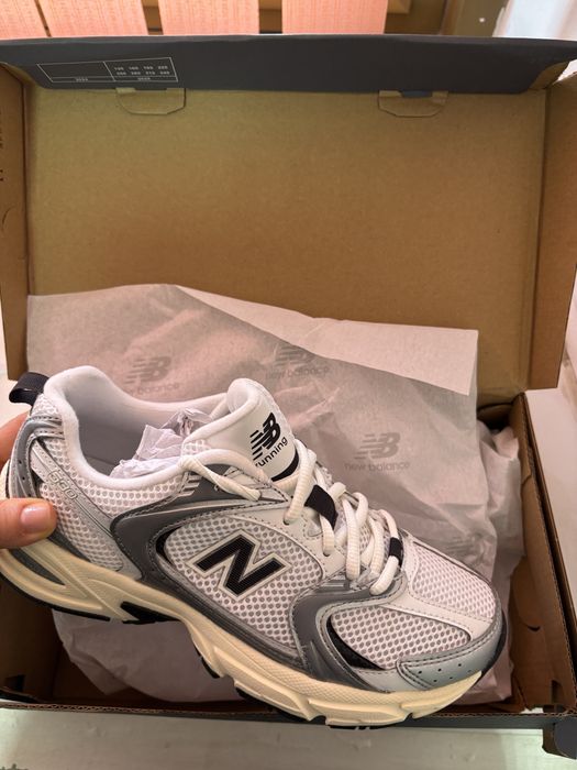 Продам кроссовки оригинал у байера