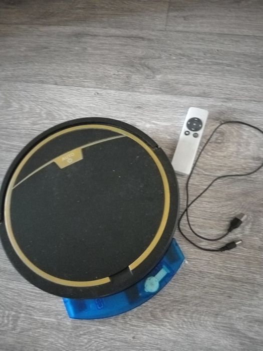 Продам робот пылесос с пультом управления
