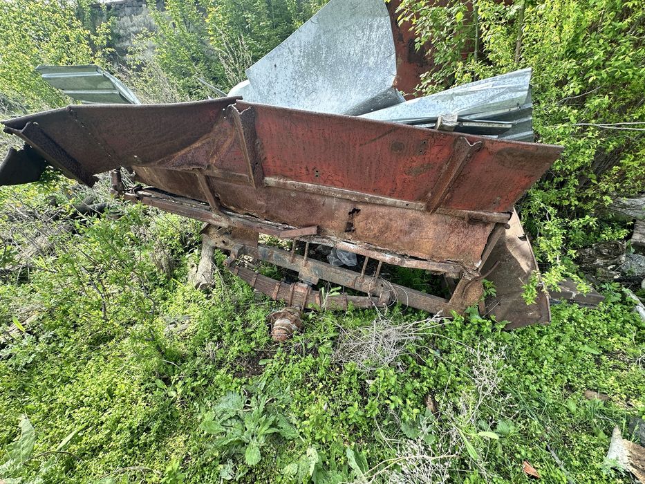 Одноосный тракторный прицеп,рессор,ступица