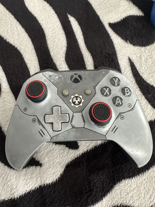 Xbox series S cu 2 manete
