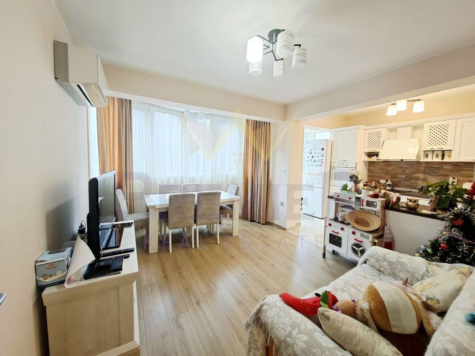 Продава се Тристаен апартамент в Варна, Цветен квартал - 113 кв.м за 1354 €/кв.м - Снимка #1