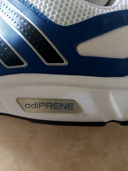 маратонки Adidas номер 48