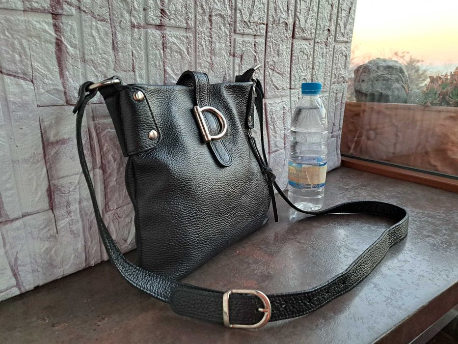 мъжка чанта,черна кожена чантичка-естествена кожа,,малка