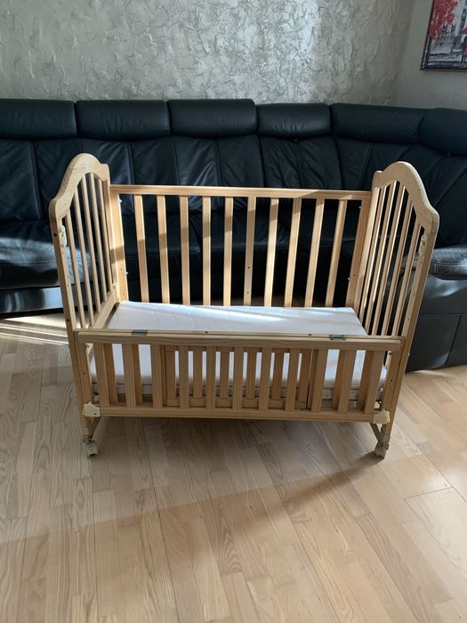 Patut din lemn cu usa culisanta