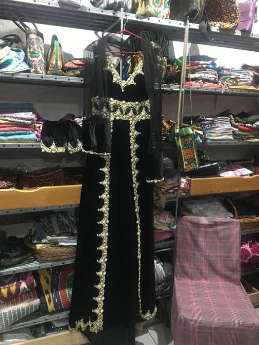 Вечернее бархатное платье